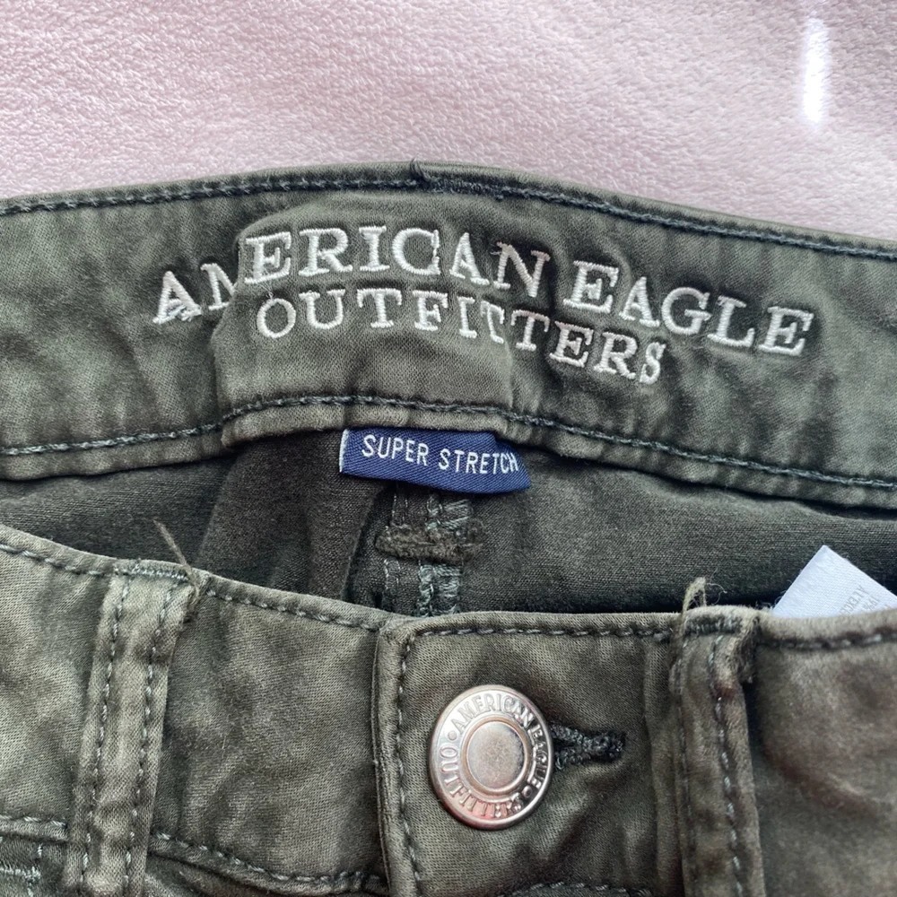 American Eagle Distressed Green Jeggings size 2